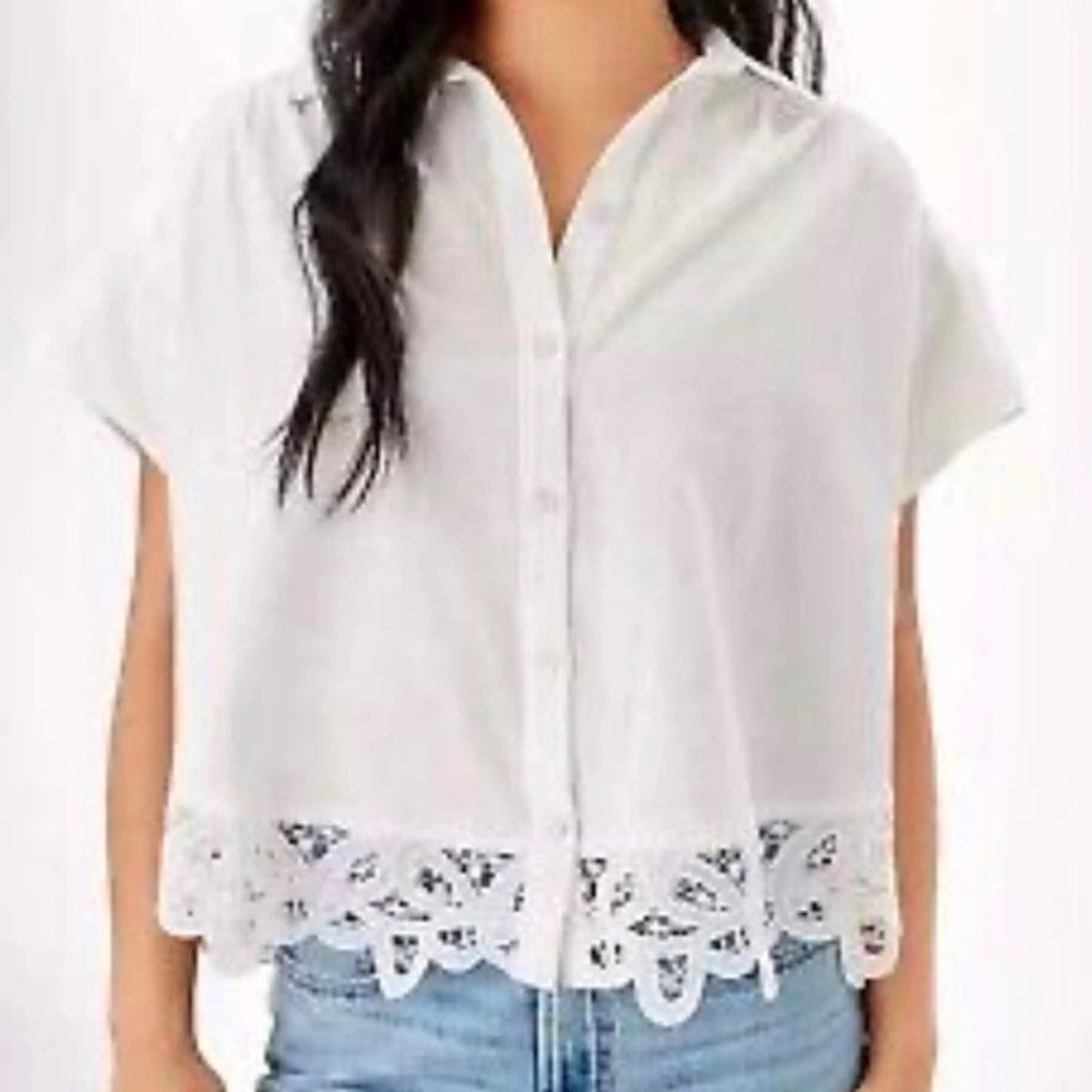 American Eagle linen blend top with beautiful lace hem detail‎ white buttonup